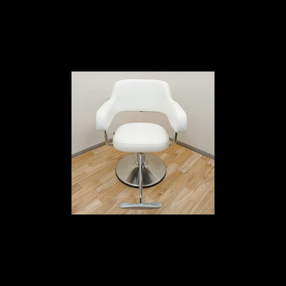 タカラベルモント Minamo ミナモ ホワイト 純正レザー 丸ベースの卸