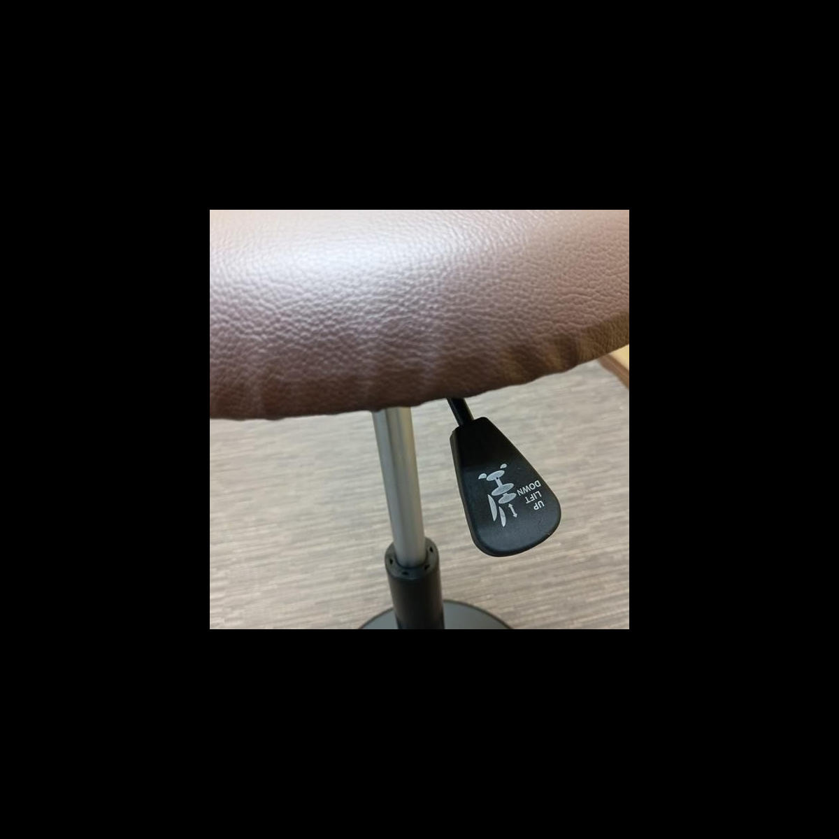 ヘッドスパスツール【スイング】　ブラウン ヘッドスパスツール【スイング】（日本製） ダークブラウンの通販