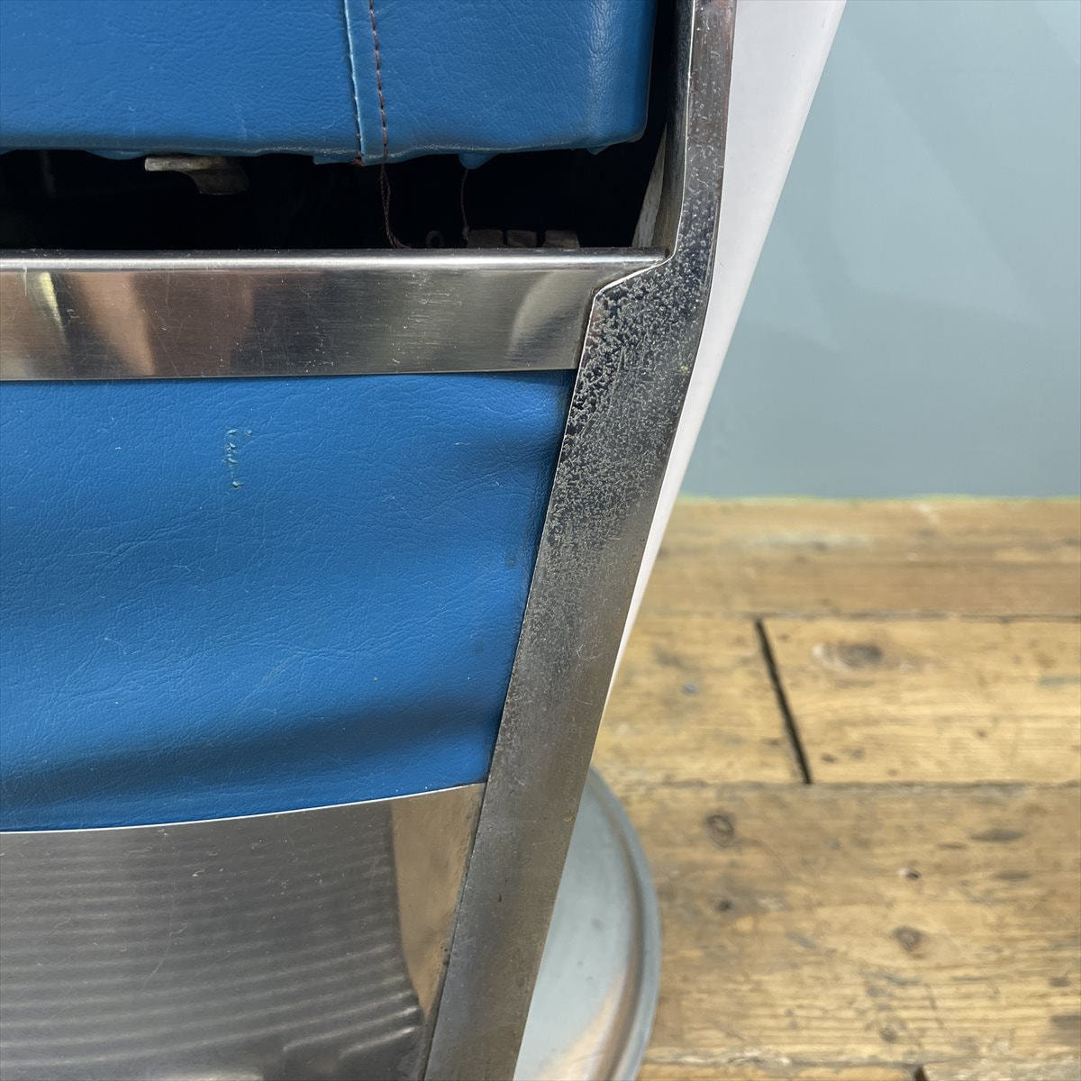 タカラベルモント レトロバーバーチェア（理容椅子）【57号】の卸