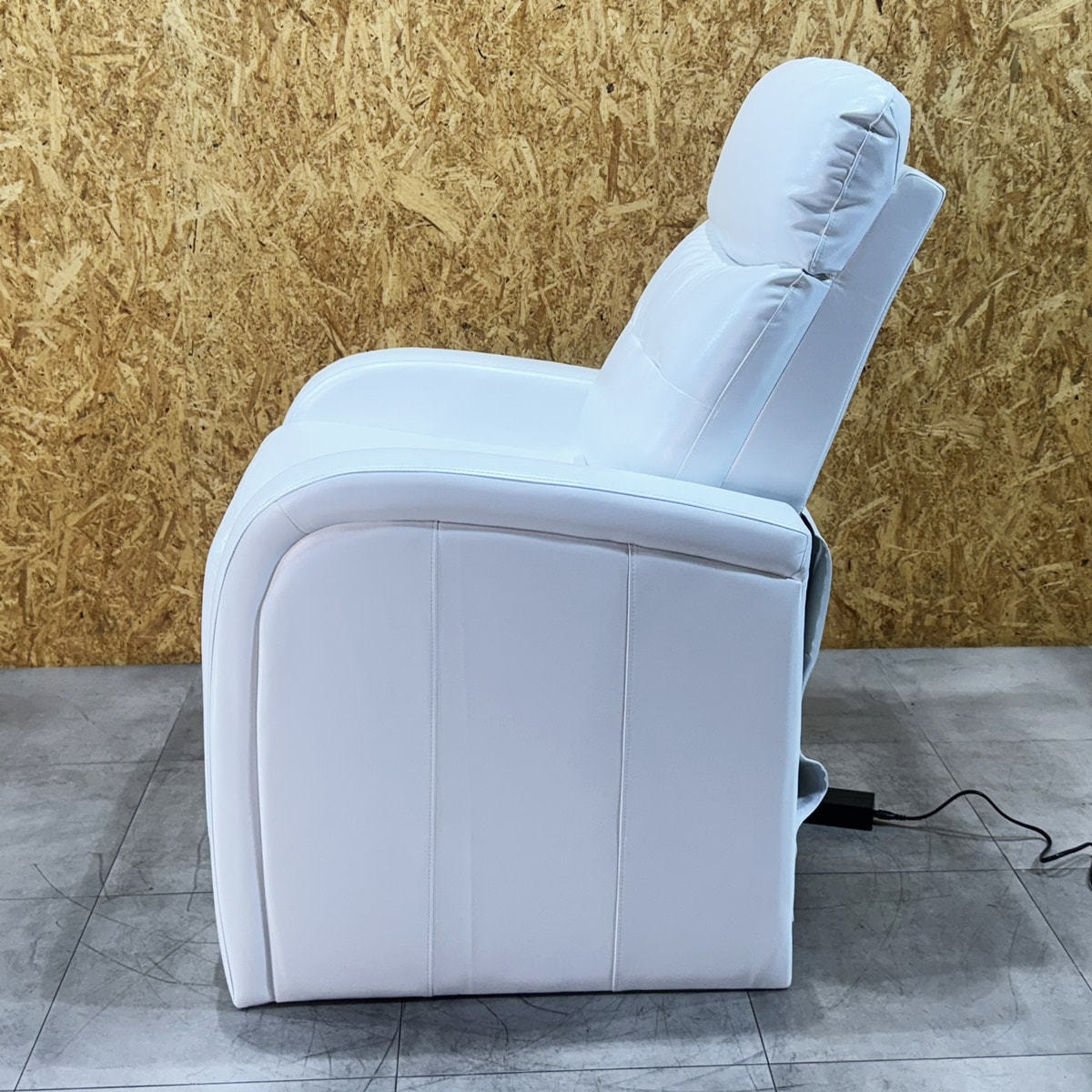 電動リクライニングチェアシスタアイラッシュガレージ