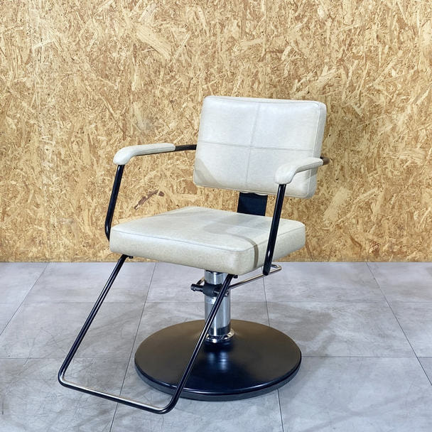 中古】タカラベルモント スタイリングチェア 『THEIAシリーズ Carre