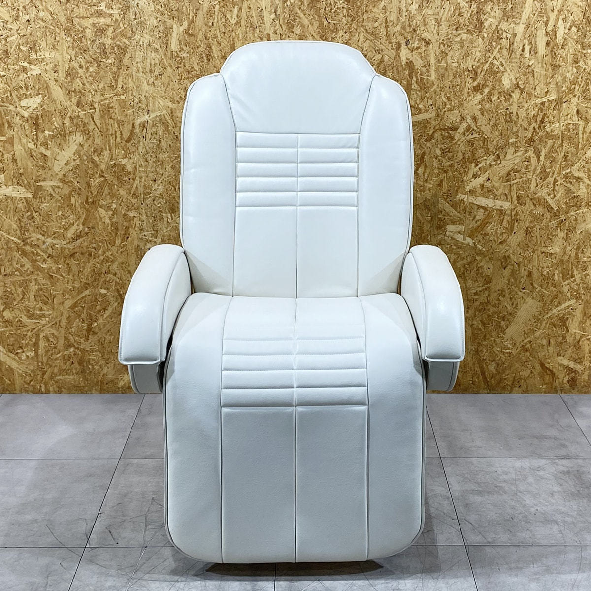 [発送可能]タカラベルモント Carre サロンチェア アイボリー 椅子 Carre SWEET LINE | チェア | 製品情報 | タカラベルモント