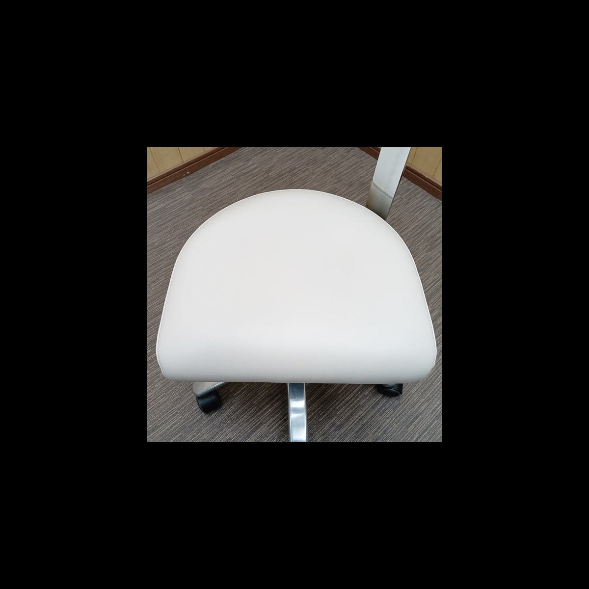 リーチェ スツール | ミラー・サロン家具・ワゴン等 | 製品情報 | タカラベルモント