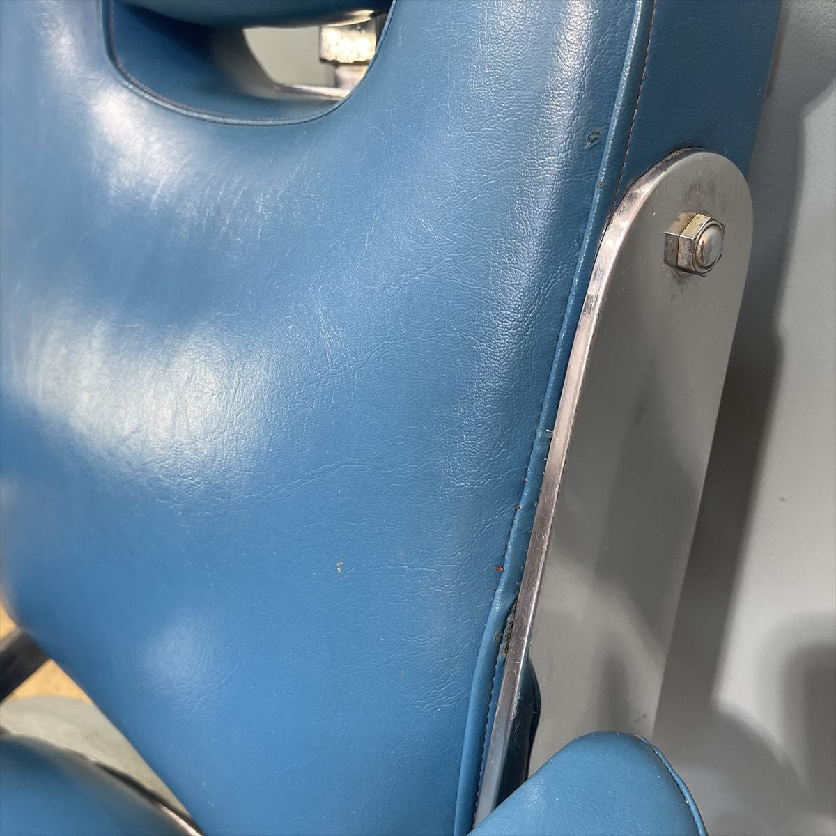 タカラベルモント レトロバーバーチェア（理容椅子）【57号】の卸