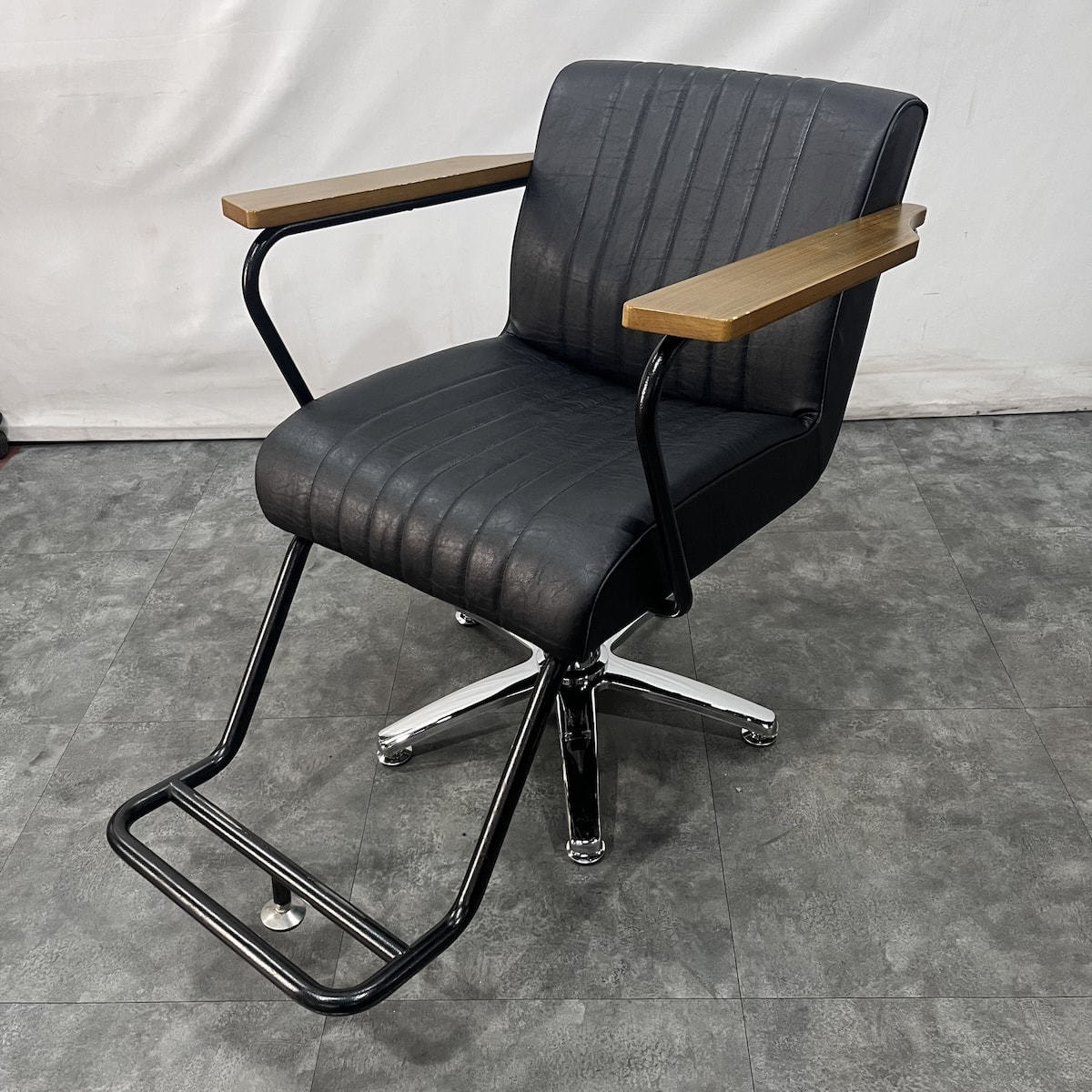 【送料込み】【美品】スタイリングチェア Dr.SPINE 美容室用 張替済み＋新品ポンプ】Dr.SPINE（ドクタースパイン）の卸・通販