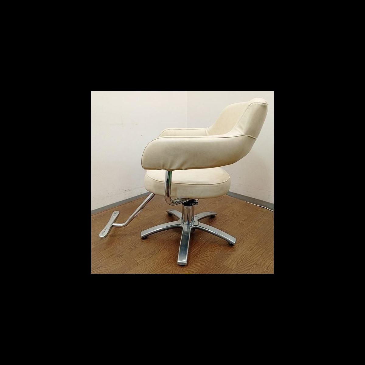 タカラベルモント Minamo ミナモ アイボリー 新品レザー張替済の卸