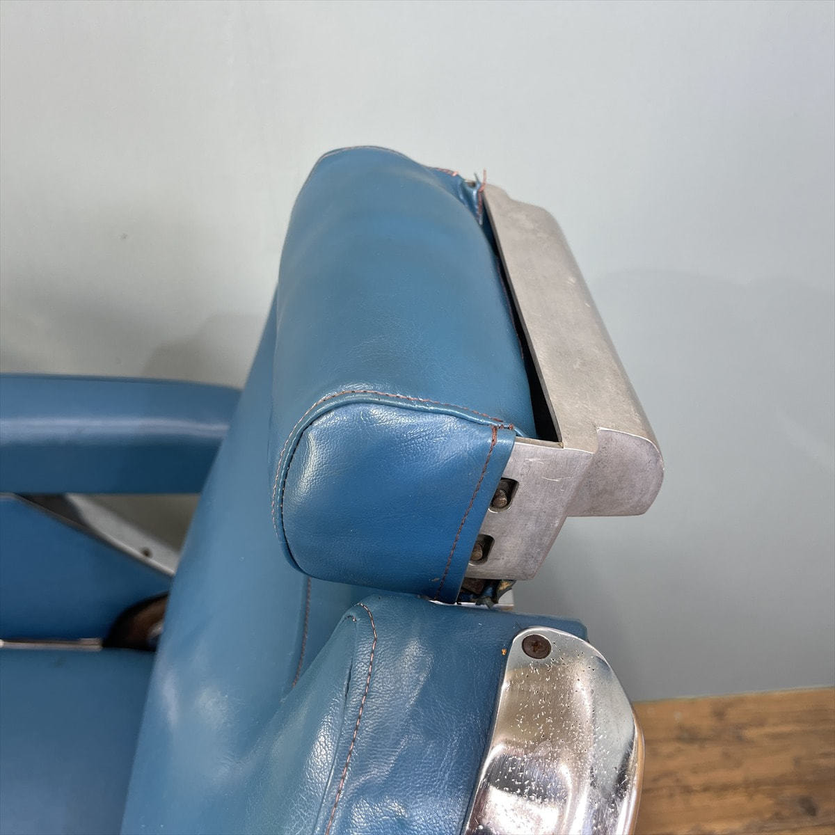 タカラベルモント レトロバーバーチェア（理容椅子）【57号】の卸