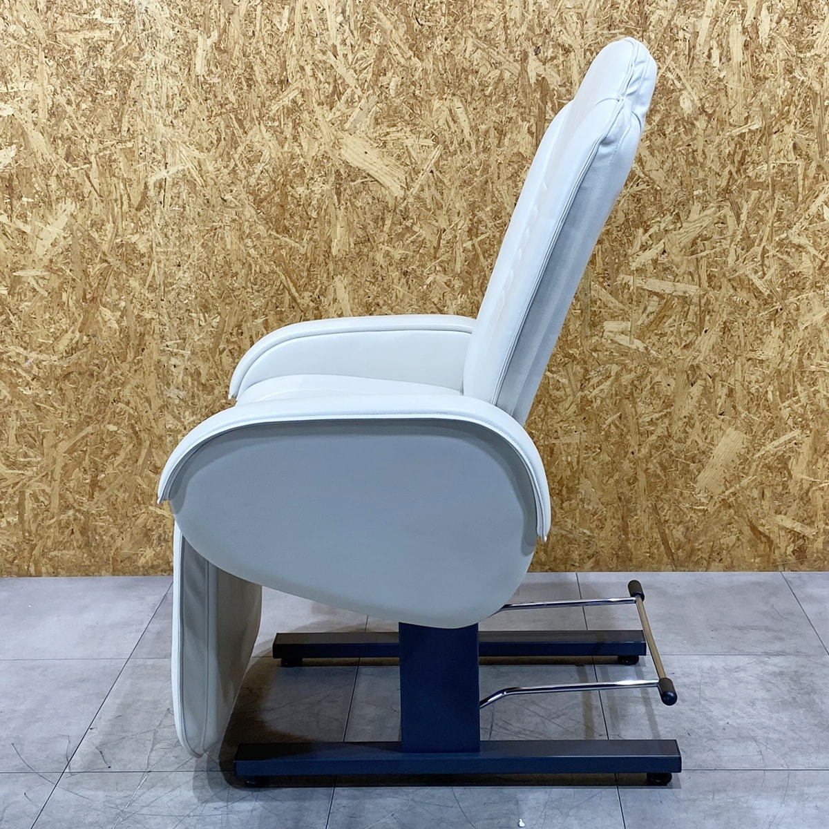 中古】タカラベルモント アイラッシュチェア 『快適美顔』アイボリーの