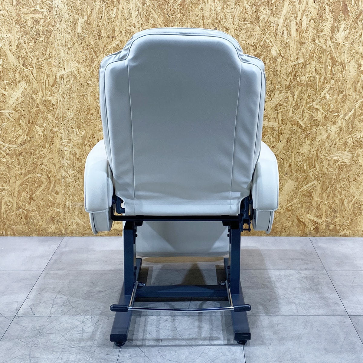 中古】タカラベルモント アイラッシュチェア 『快適美顔』アイボリーの