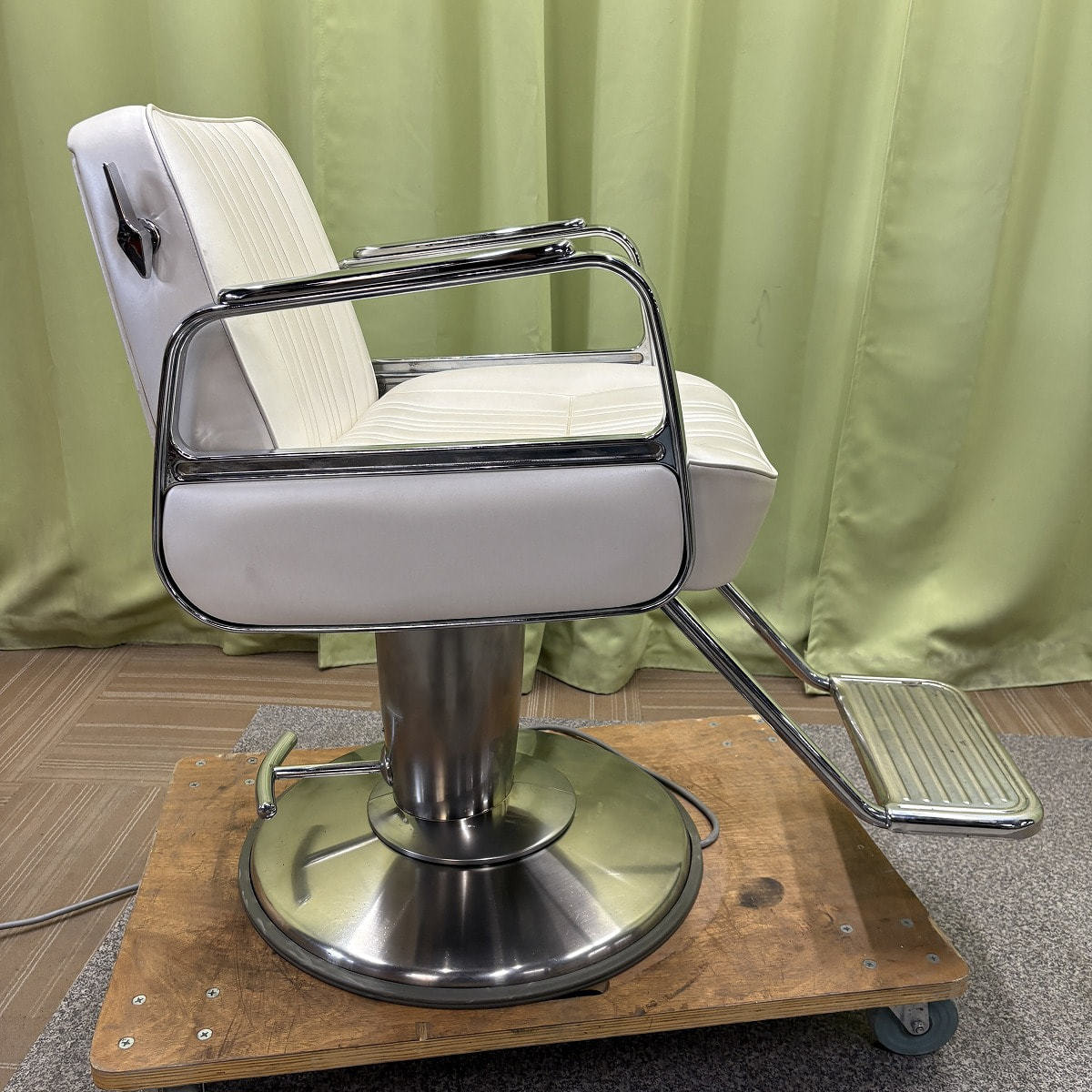 セット椅子　タカラベルモント CADILLA（キャデラ）　電動ベースSP-ED 中古】タカラベルモント セット椅子『CADILLA（キャデラ）/SP-AC