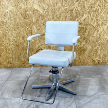 【中古】タカラベルモント　スタイリングチェア　　『THEIAシリーズ　Carre SWEET LINE （キャレ　スイートライン）/SP-YH』パール