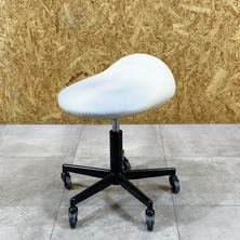 【中古】アイラッシュガレージ　スツール 『 【GANA】  カルマース』ヌードベージュ