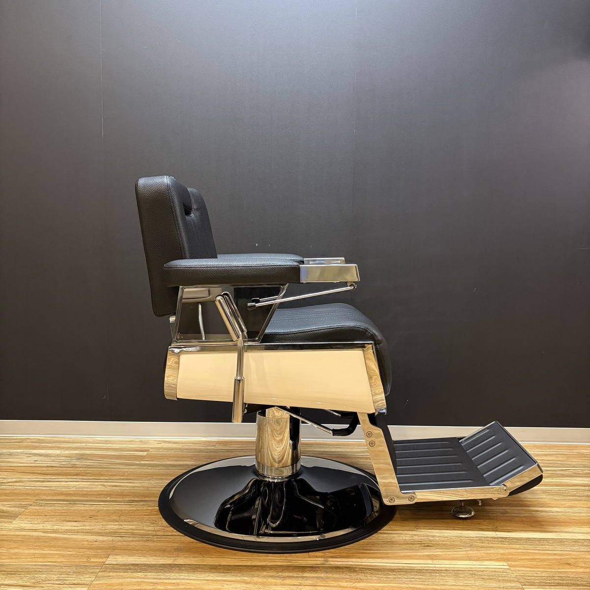 EC-248-16美品 理容椅子OLDEST-S（オールデスト エス） EC-248-16美品 理容椅子OLDEST-S（オールデスト エス） - メルカリ