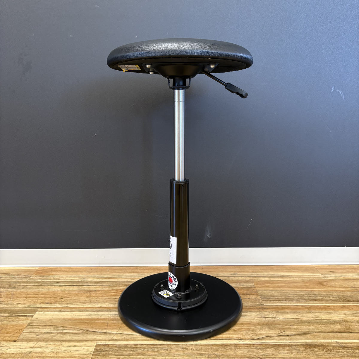 アウトレット】ヘッドスパスツール：日本製（スイング・ブラック