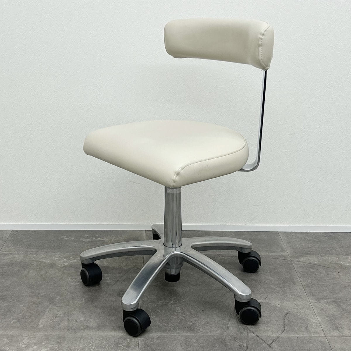 RICHE Stool（リーチェスツール）の卸・通販 | ビューティガレージ