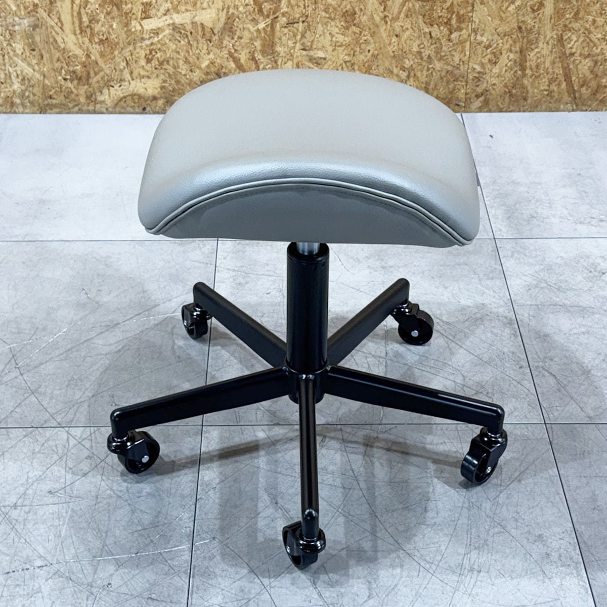 中古】アイラッシュガレージ スツール 【GANA】 『カルマース