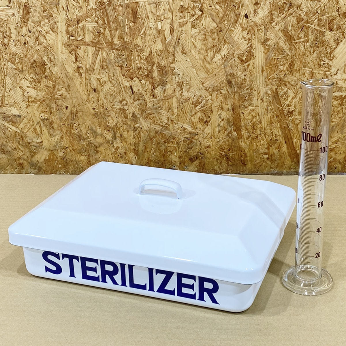 【美容室開業】未使用　ホーロー消毒器、メスシリンダー100ミリ、500ミリセット 中古】ホーロー消毒器 メスシリンダー 『 サロン開業準備セット』の卸
