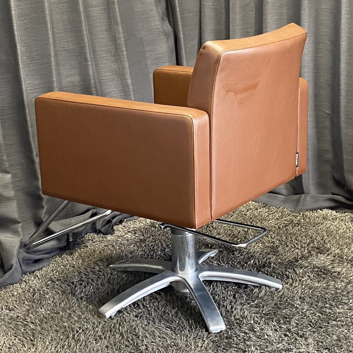 タカラベルモント セット椅子『LIM chair 03（リムチェア03）』の卸 