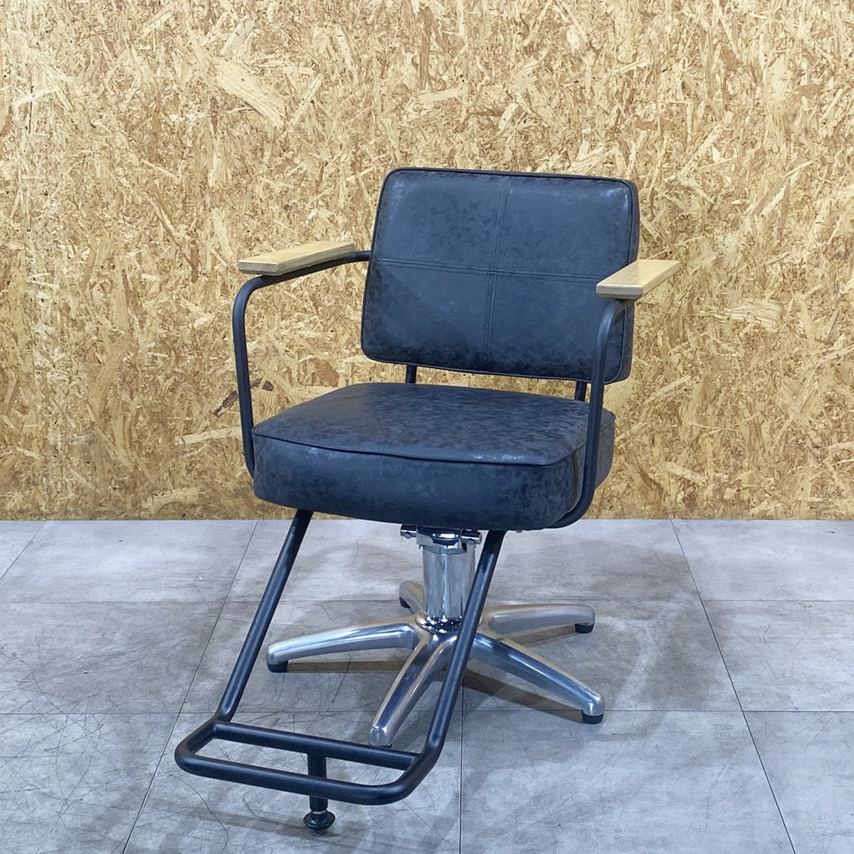 中古】マテリ スタイリングチェア『ハーネスコードⅡ』ブラックの卸