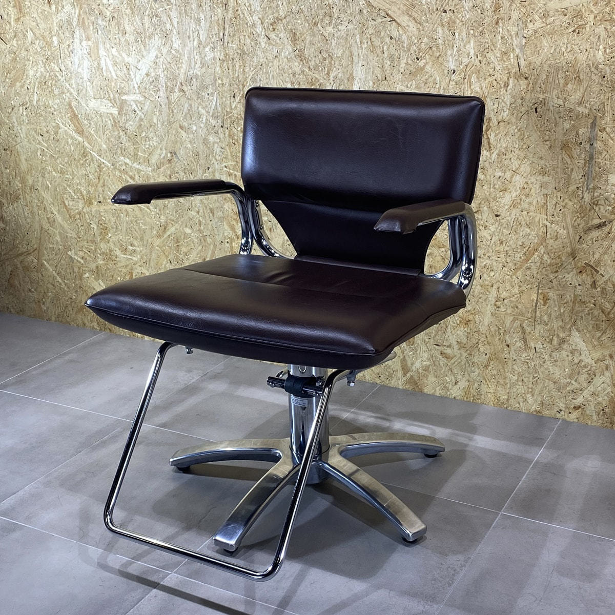 タカラベルモント スタイリングチェア ラビットキャプテンII SU-818N ①