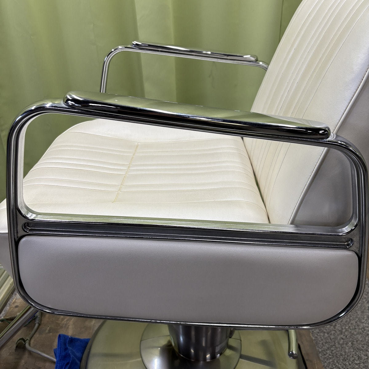 セット椅子　タカラベルモント CADILLA（キャデラ）　電動ベースSP-ED 中古】セット椅子 タカラベルモント『CADILLA（キャデラ）』電動ベース