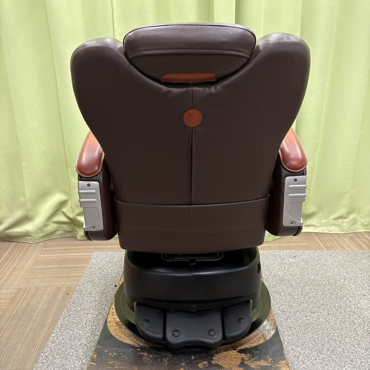 タカラベルモント ヴァリオ VARIO 理美容椅子 美品 美容室の未来を