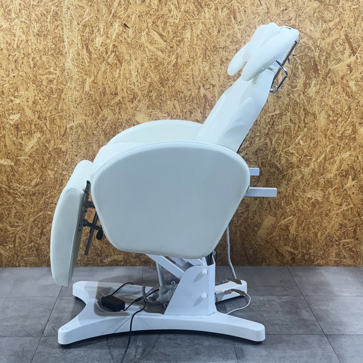中古】ビューティガレージ 電動昇降リクライニングチェア 『MAIA