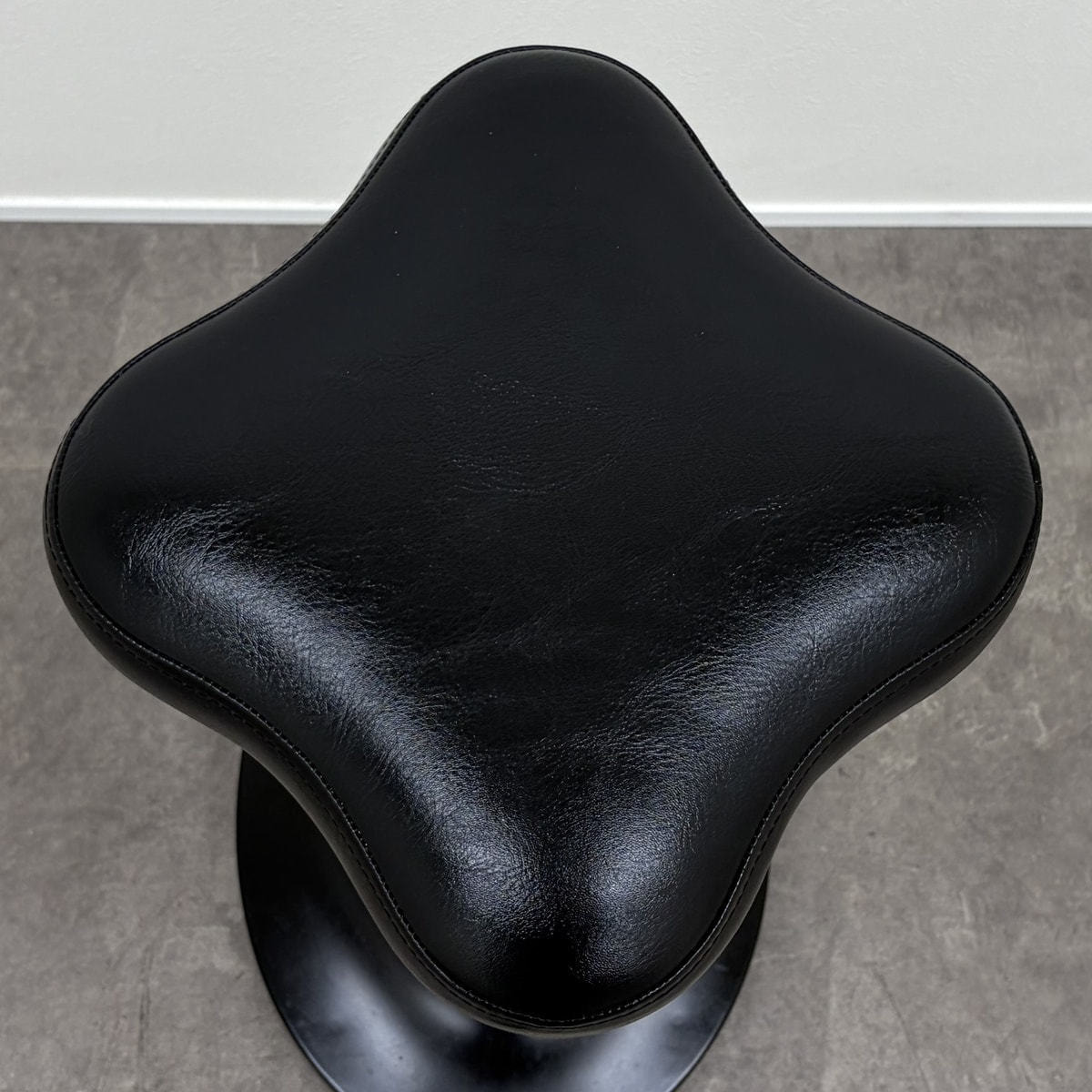 タカラベルモント ESPOIRスツール 黒 ESPOIR（エスポワール）スツールの卸・通販 | ビューティガレージ