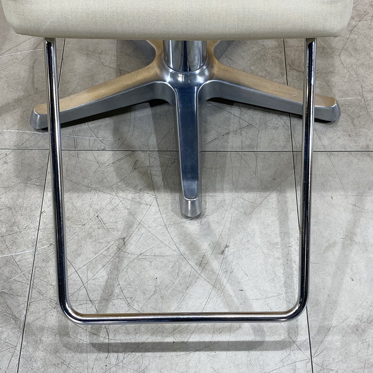 中古】タカラベルモント スタイリングチェア 『THEIAシリーズ Cirk
