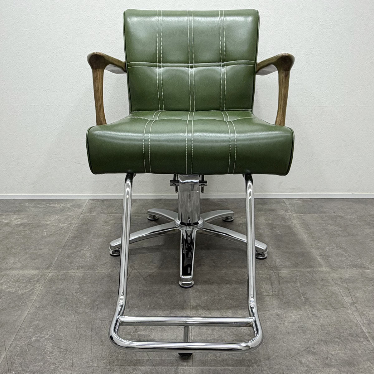 スタイリングチェア BULINO ヴィンテージグリーン BULINO（ブリーノ）の卸・通販 | ビューティガレージ