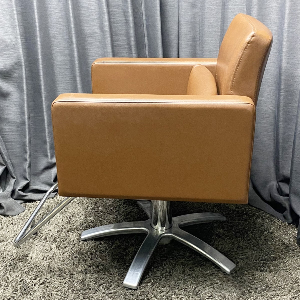 ②タカラベルモント スタイリングチェア LIM chair 01 ブラック