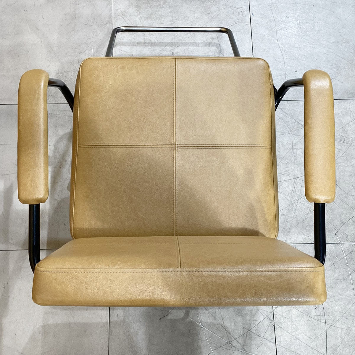 中古】タカラベルモント スタイリングチェア 『THEIAシリーズ Carre