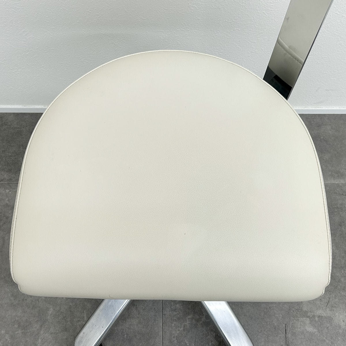 RICHE Stool（リーチェスツール）の卸・通販 | ビューティガレージ