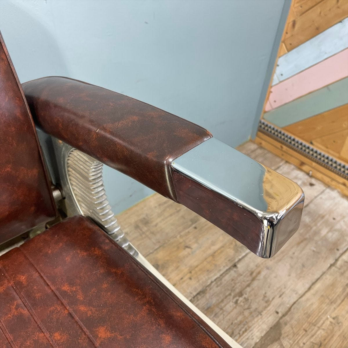 タカラベルモント 昭和レトロ バーバーチェア（理容椅子）の卸・通販