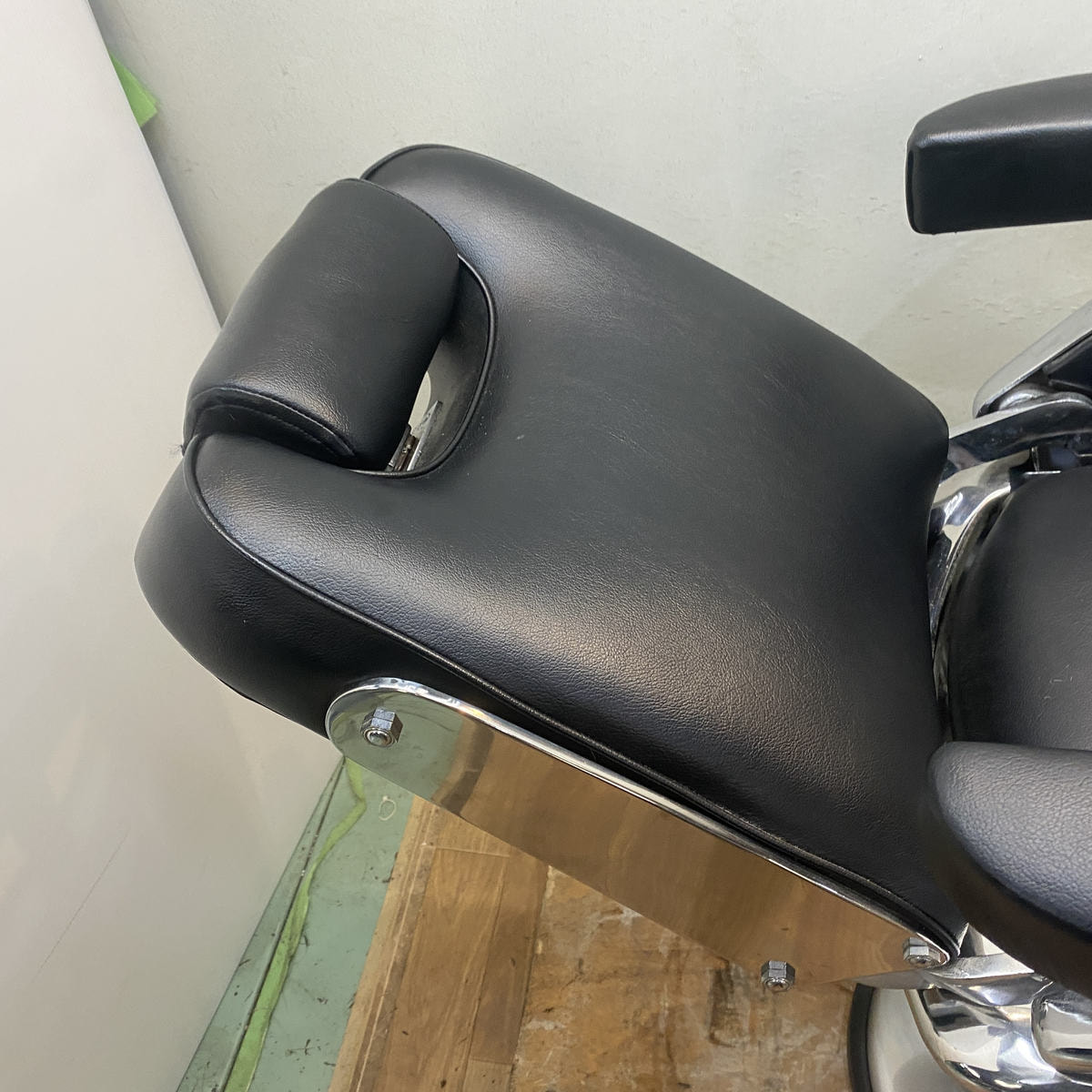 タカラベルモント レトロバーバーチェア（理容椅子）【57号】の卸