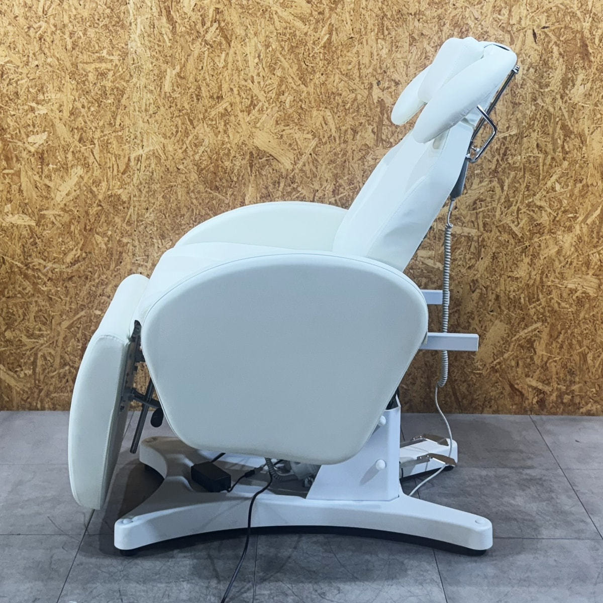 中古】ビューティガレージ 電動昇降リクライニングチェア 『MAIA