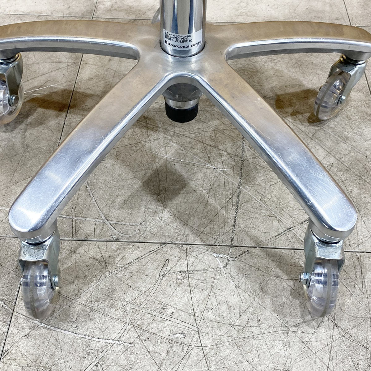 中古】タカラベルモント スツール 『D-STOOL ALUMI（D-スツール アルミ