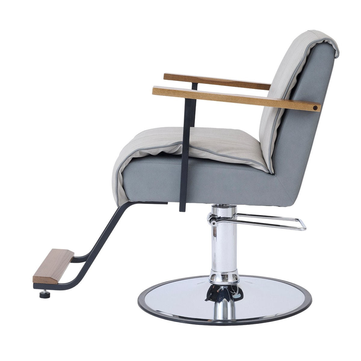 スタイリングチェア1台。多少汚れがありますが、まだまだ使えます。 セット椅子・スタイリングチェア｜中古美容機器・中古理容機器の買取