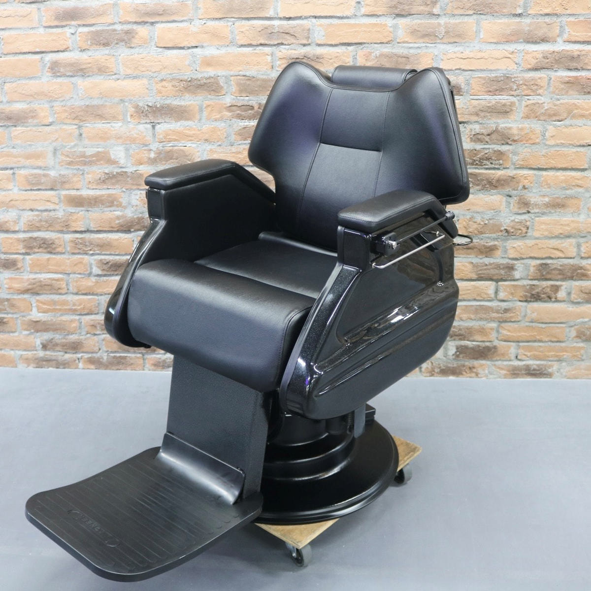 12/15迄限定 バーバーチェア理容室用ストライプデザインチェア 12/15迄限定 バーバーチェア理容室用ストライプデザインチェア 12/15迄