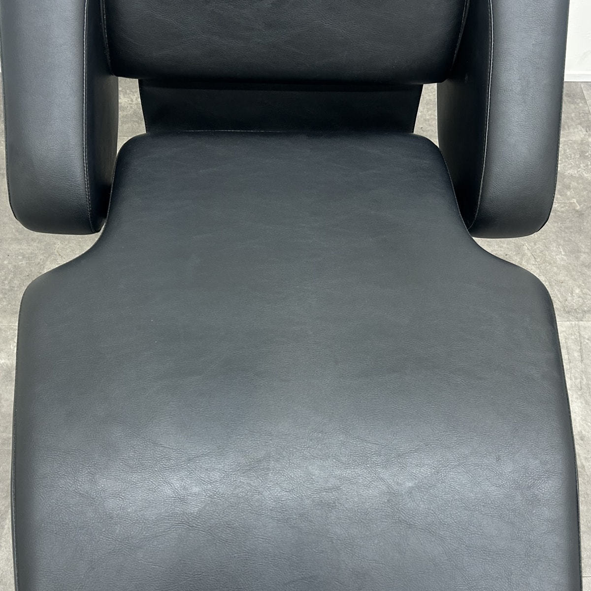 ビューティガレージ製『RUBINO（ルビノ） BASIC-R イスのみ