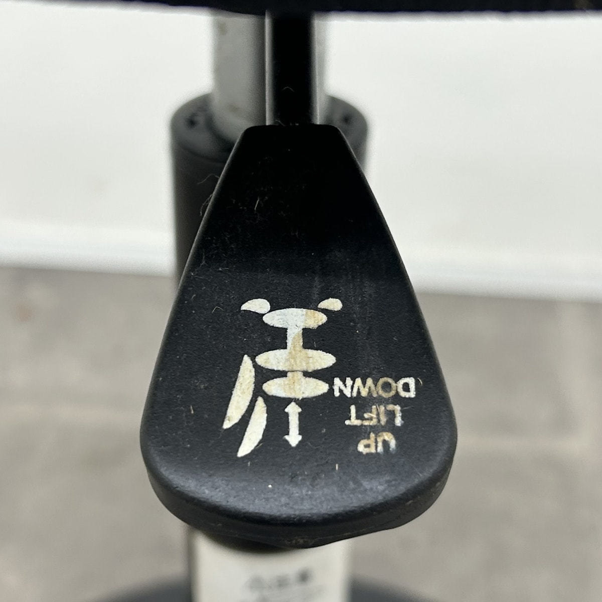 ヘッドスパスツール【スイング】の卸・通販 | ビューティガレージ
