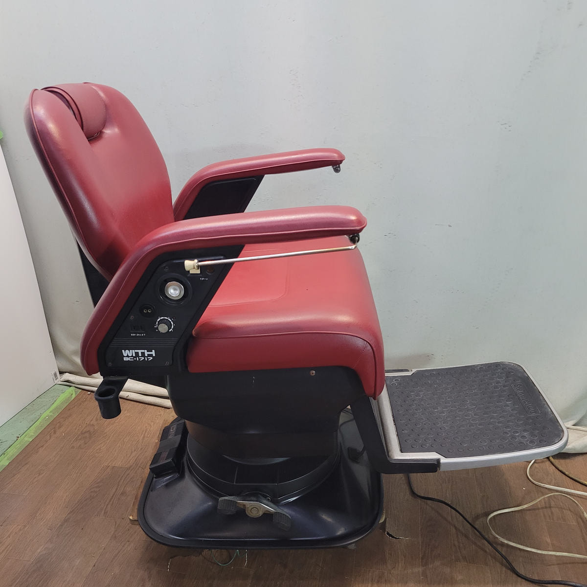 理容機器 新明和理容椅子 BC―3741LM 再生費込み】新明和