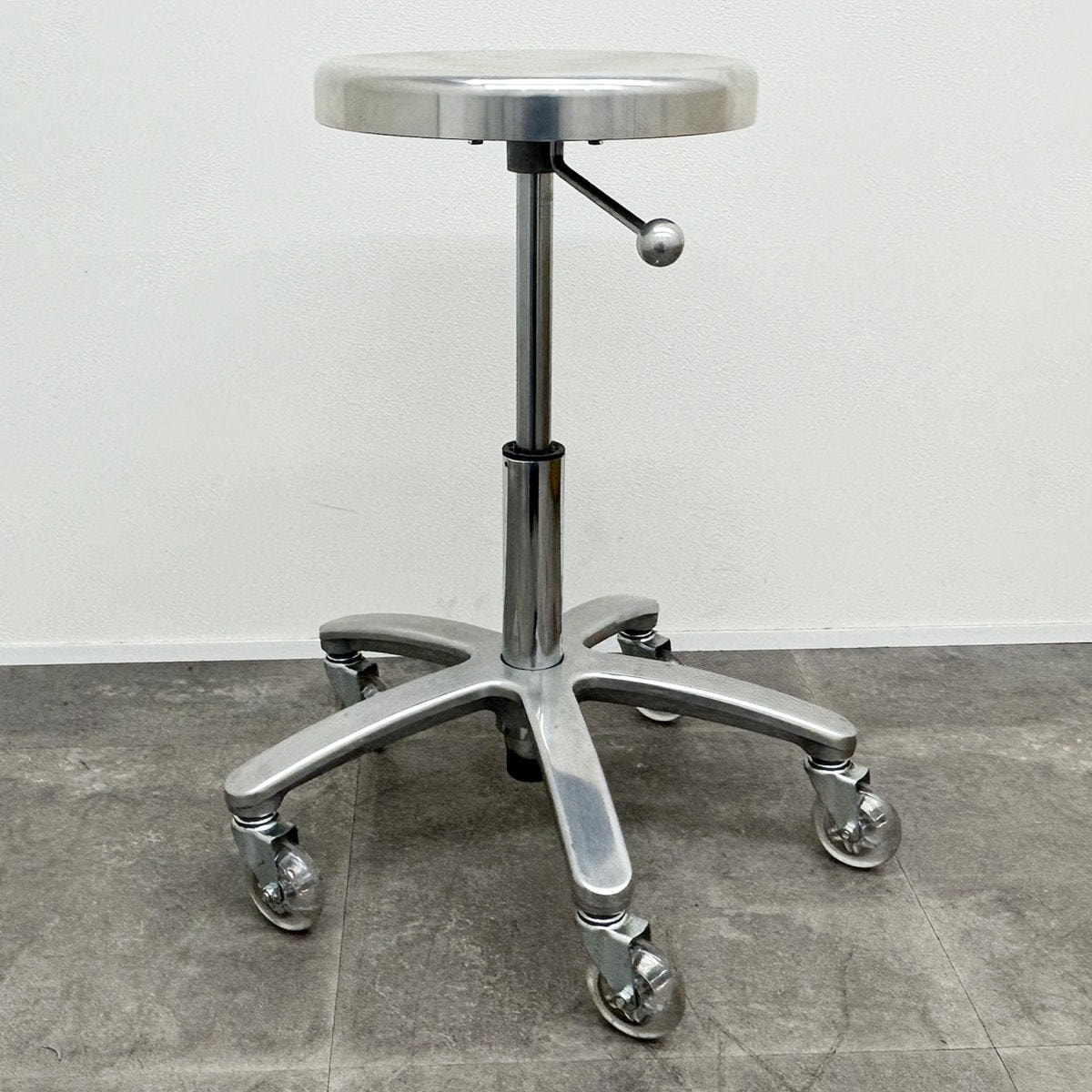 タカラベルモント　D-STOOL ALUMI D-STOOL ALUMIの卸・通販 | ビューティガレージ