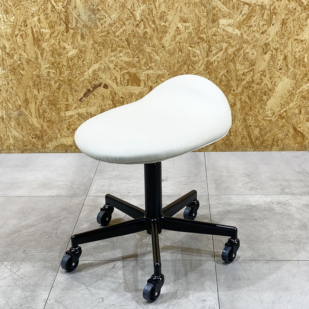 中古】アイラッシュガレージ スツール 『 【GANA】 カルマース』ヌード