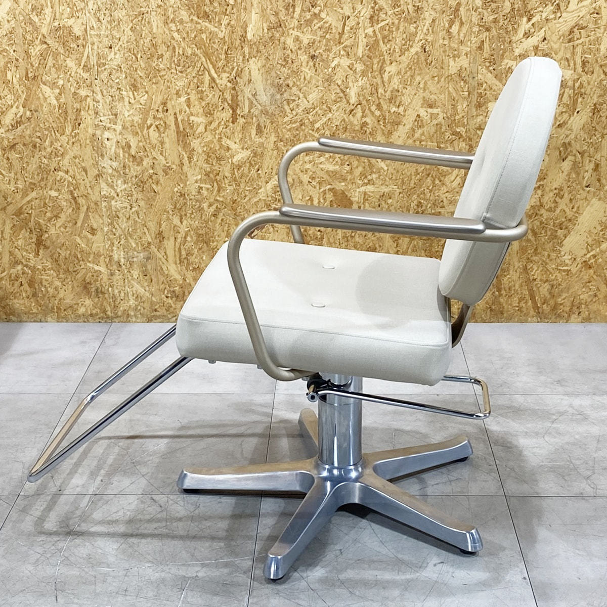 中古】タカラベルモント スタイリングチェア 『THEIAシリーズ Cirk