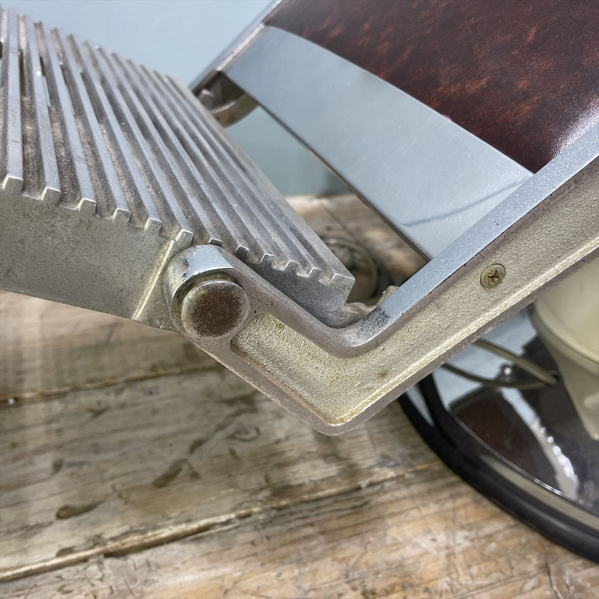 タカラベルモント 昭和レトロ バーバーチェア（理容椅子）の卸・通販