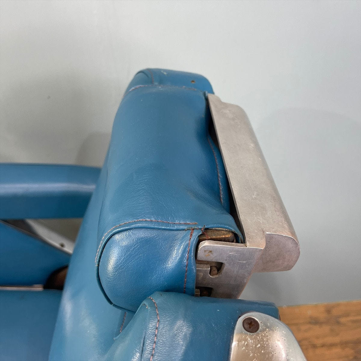 タカラベルモント レトロバーバーチェア（理容椅子）【57号】の卸