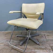 タカラベルモント ラビットキャプテンⅡ（ライトイエロー）