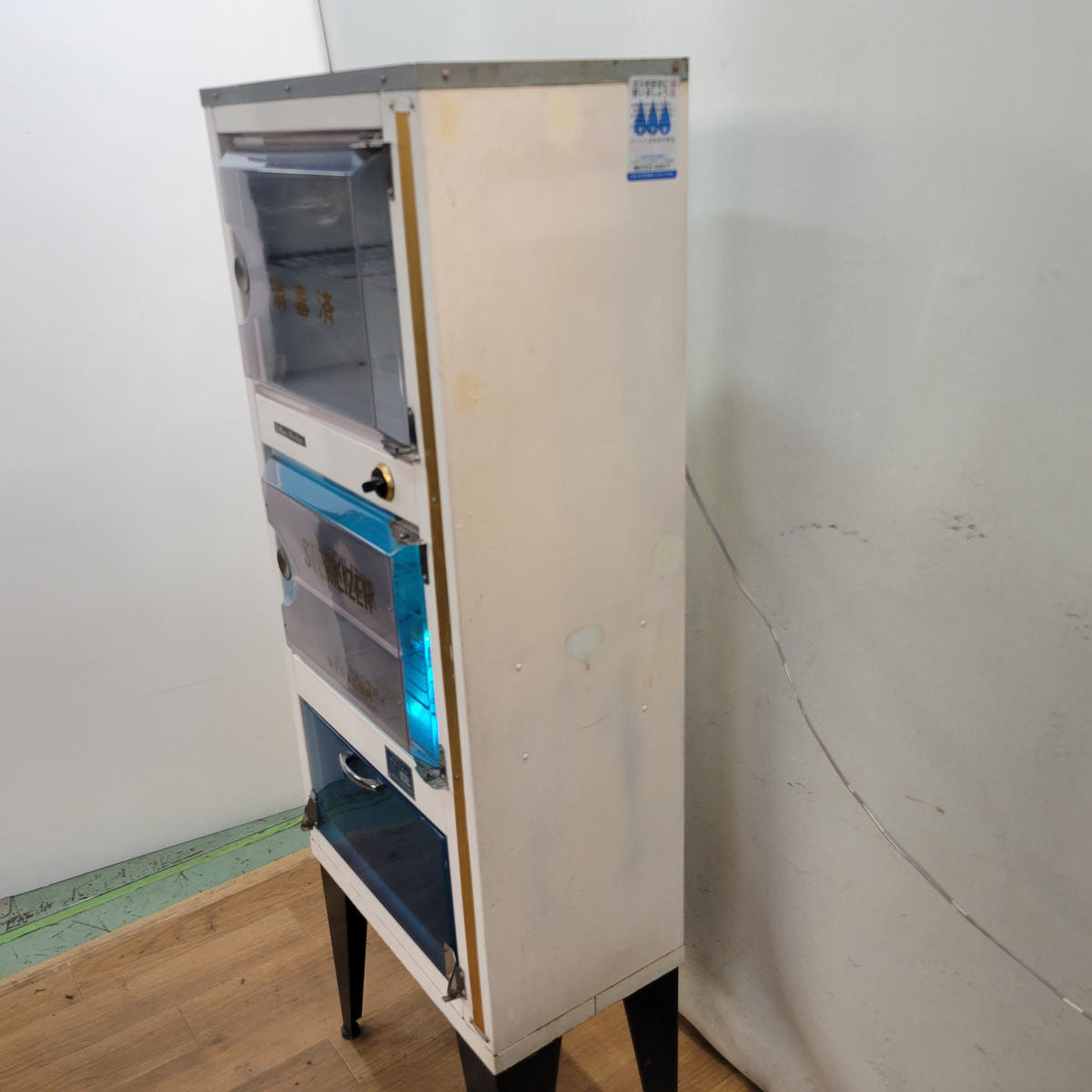 【希少品】昭和 レトロ　紫外線消毒器 ＆ 保管庫 床屋 理容店 ヴィンテージ レトロ昭和の消毒器 の卸・通販 | ビューティガレージ