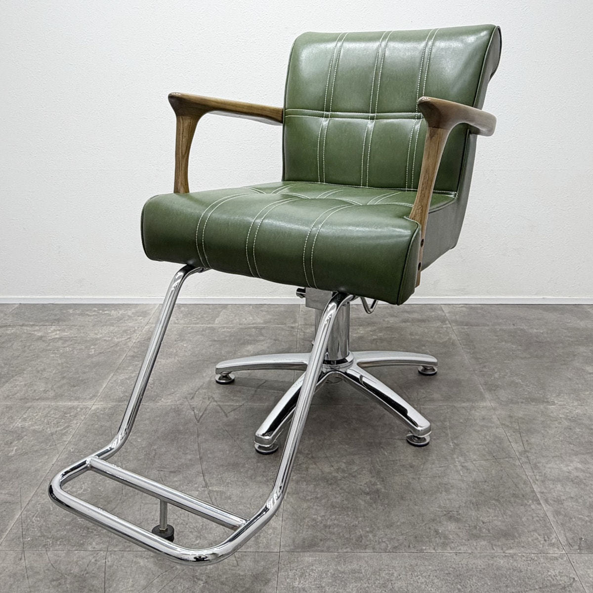 スタイリングチェア BULINO ヴィンテージグリーン BULINO（ブリーノ）の卸・通販 | ビューティガレージ